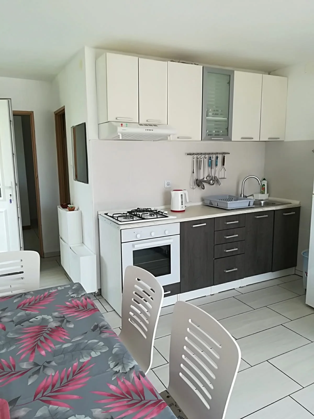 Apartmani Maričić — kuhinja i blagovaona